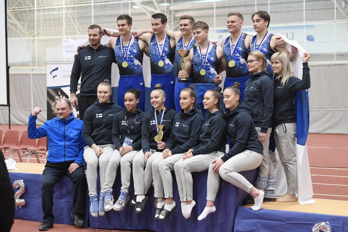 Naisten ja miesten telinevoimistelijat Pohjois-Euroopan mestaruuskilpailuissa